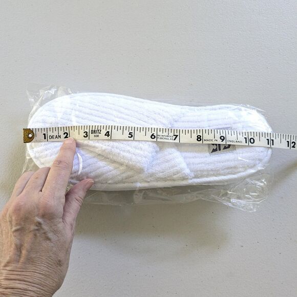 Royal Caribbean Logo NEW Women's M/L White Spa Slippers, Sleep Mask & Headband - Picture 2 of 3